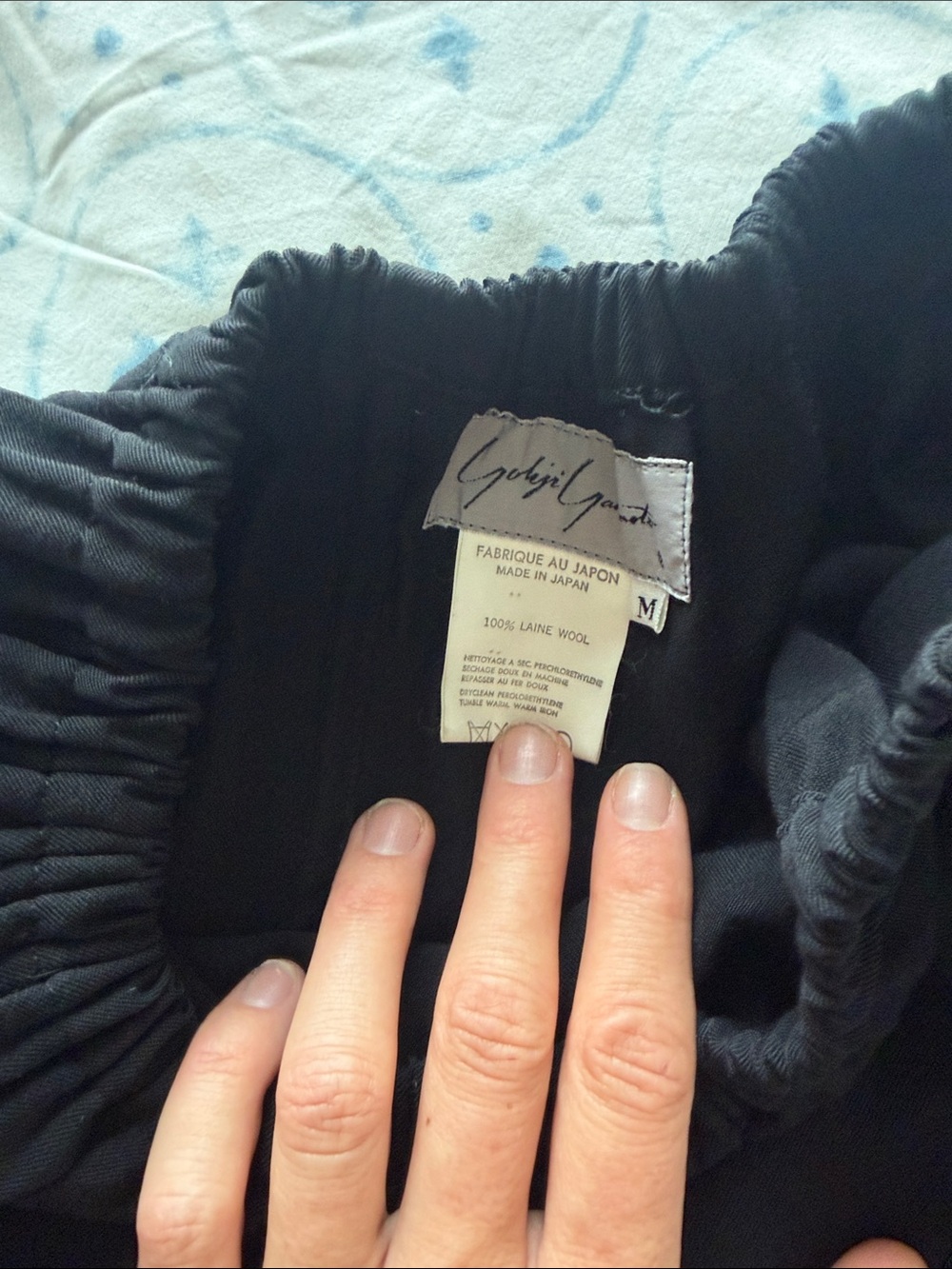 Yohji Yamamoto Black Elastic-Waist Midi Skirt with Pockets - Picture 2 of 3